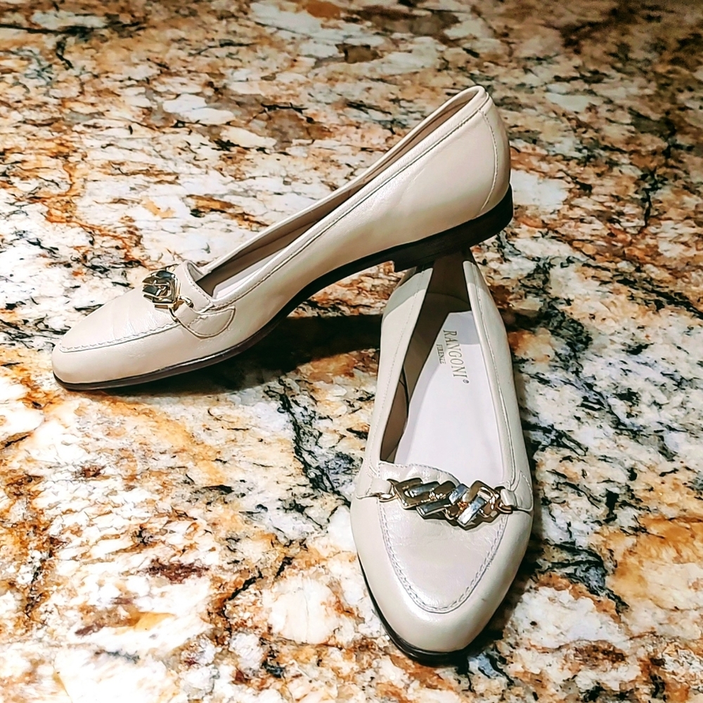 Ragoni Light Pearlized Cream Leather Loafers with Chain Accent SZ 8 AA